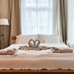 Exklusive Stadtwohnung Mit Innenhofterrasse, Pool Und Sauna *