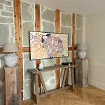 Daire Exklusive Stadtwohnung Mit Innenhofterrasse, Pool Und Sauna