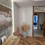 Exklusive Stadtwohnung Mit Innenhofterrasse, Pool Und Sauna Apartament *