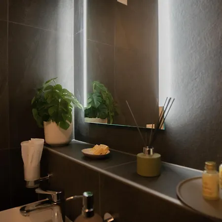 Apartment Exklusive Stadtwohnung Mit Innenhofterrasse, Pool Und Sauna *