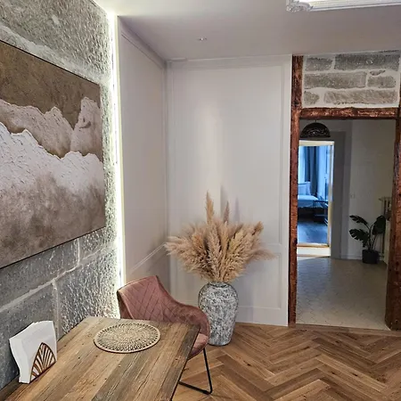 Exklusive Stadtwohnung Mit Innenhofterrasse, Pool Und Sauna Apartman *