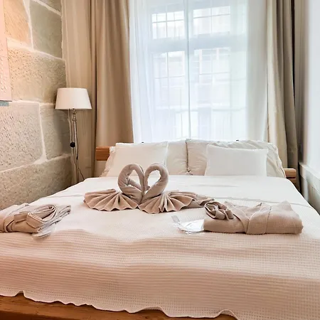 Apartman Exklusive Stadtwohnung Mit Innenhofterrasse, Pool Und Sauna