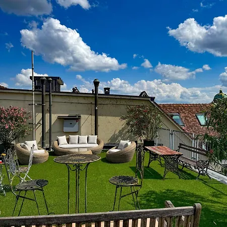 Exklusive Stadtwohnung Mit Innenhofterrasse, Pool Und Sauna *