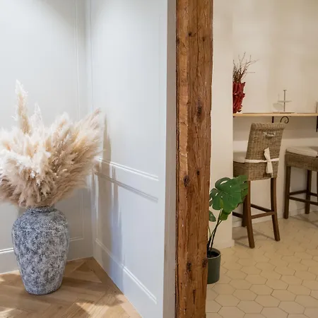 Exklusive Stadtwohnung Mit Innenhofterrasse, Pool Und Sauna *