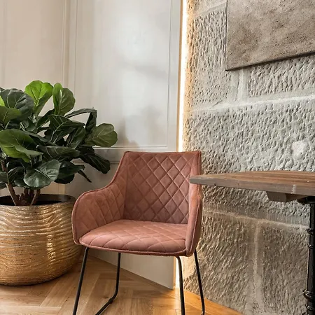 아파트 Exklusive Stadtwohnung Mit Innenhofterrasse, Pool Und Sauna 베른