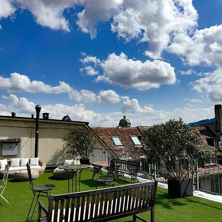 아파트 Exklusive Stadtwohnung Mit Innenhofterrasse, Pool Und Sauna 베른