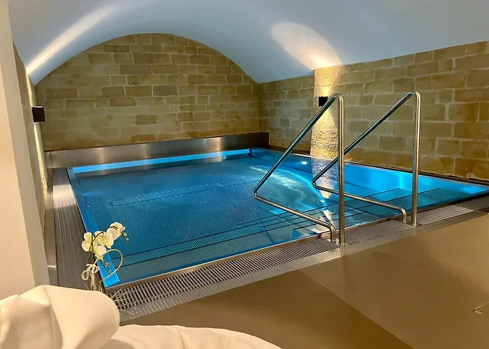 Exklusive Stadtwohnung Mit Innenhofterrasse, Pool Und Sauna 베른