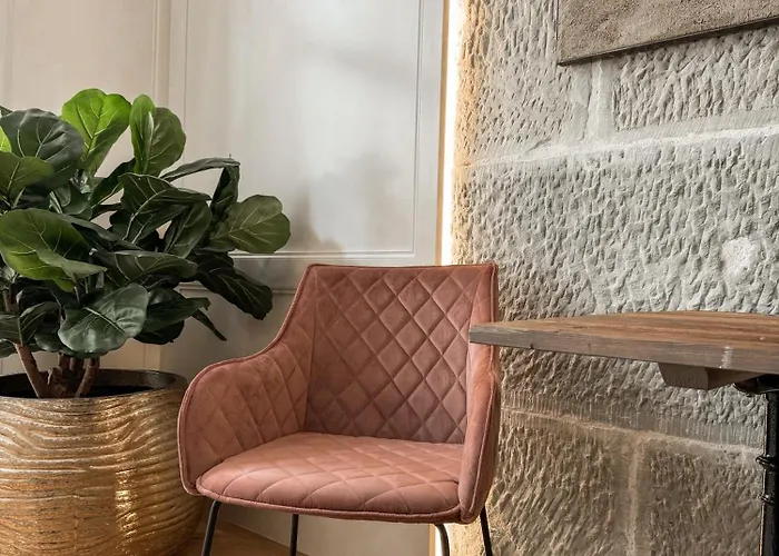 아파트 Exklusive Stadtwohnung Mit Innenhofterrasse, Pool Und Sauna 베른