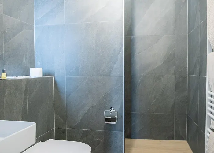 아파트 Exklusive Stadtwohnung Mit Innenhofterrasse, Pool Und Sauna